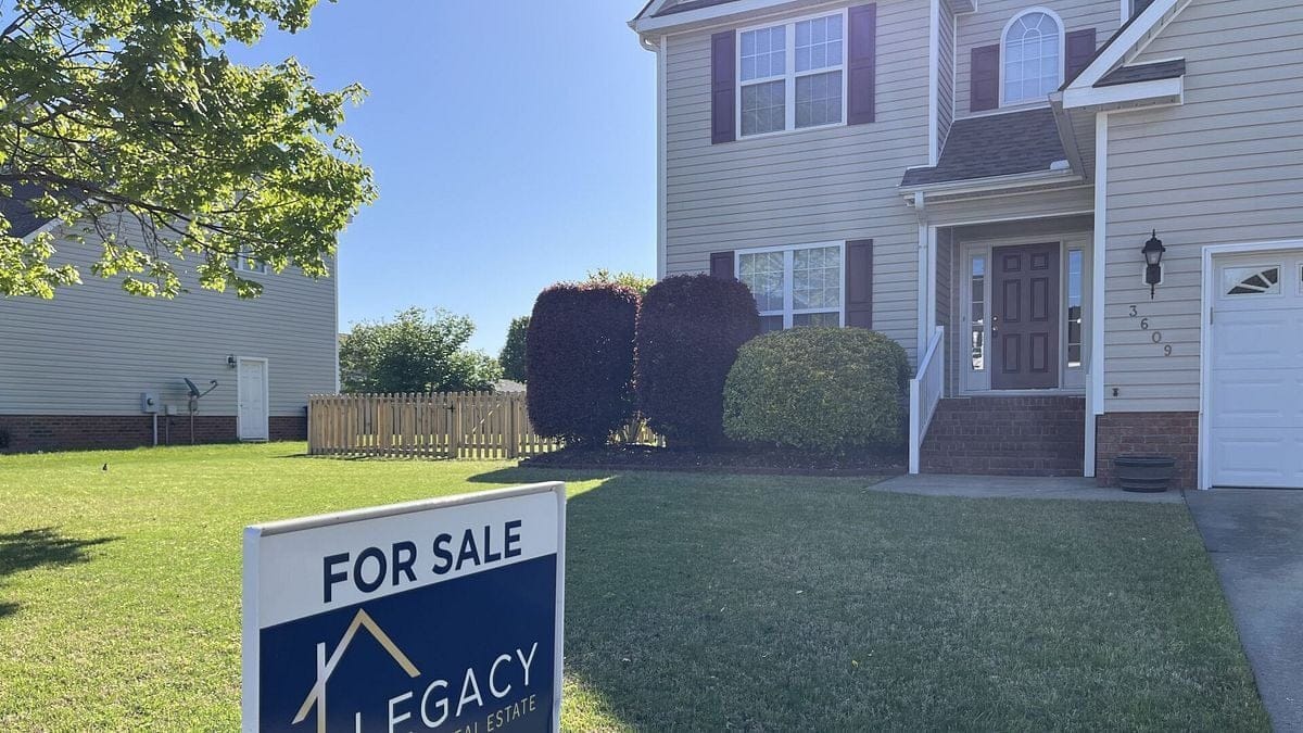 Virginia, Maryland have modest population growth