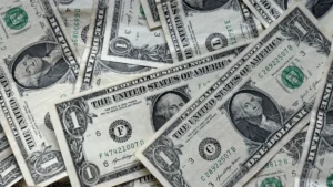 Virginia’s $15 minimum wage bill moves to Senate committee