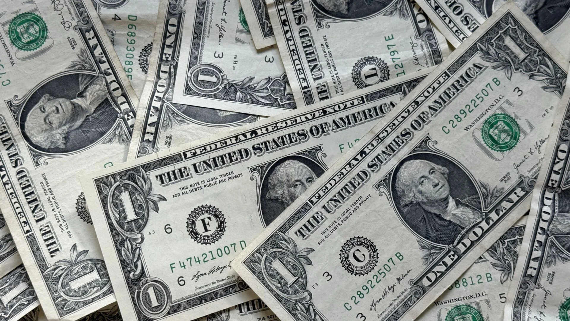 Virginia’s $15 minimum wage bill moves to Senate committee